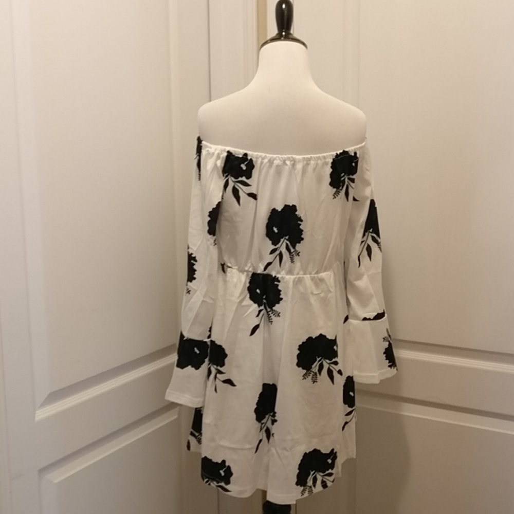 Black & White Floral Dress - Picture 6 of 6